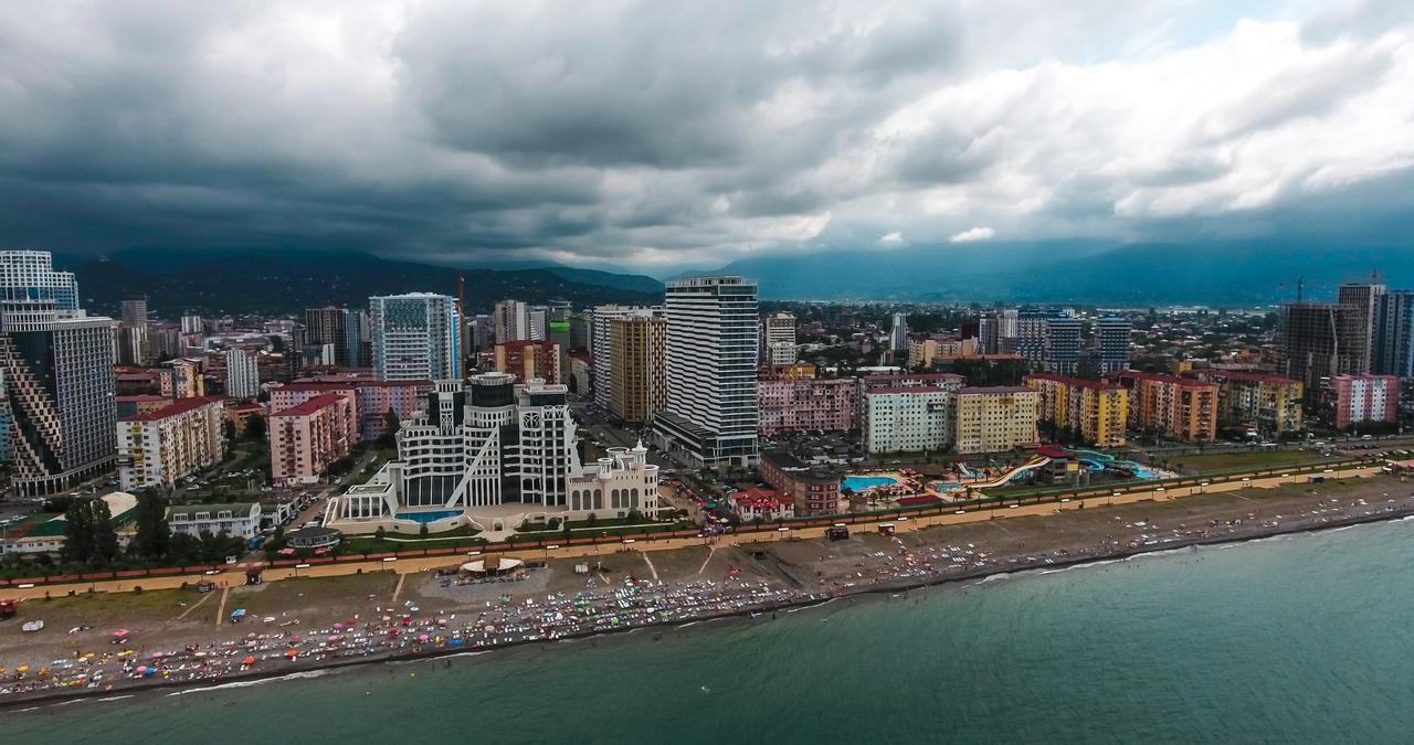 Sky Inn Batumi Exterior photo